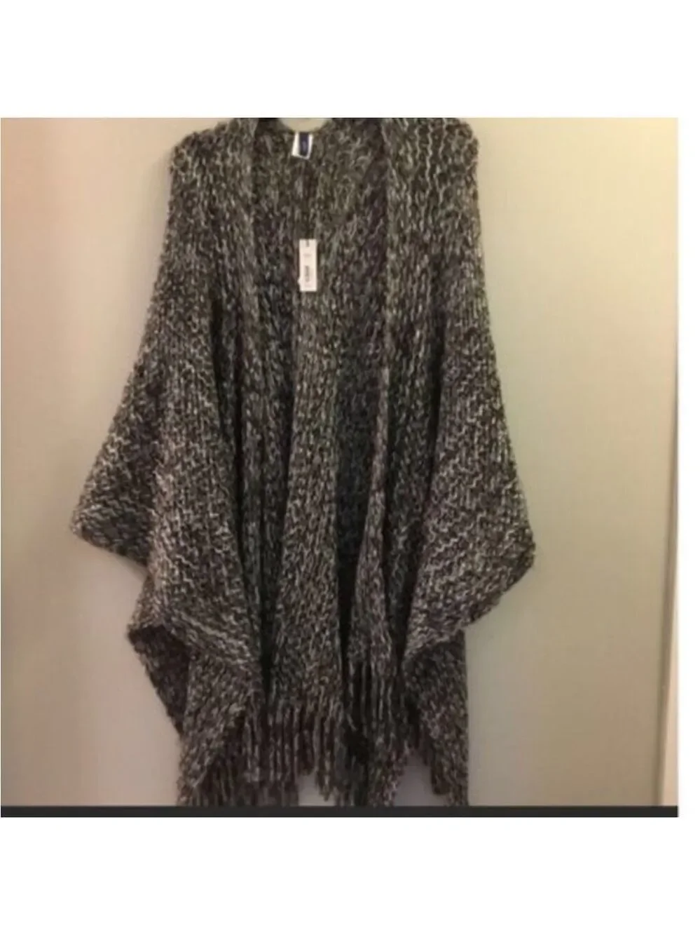 Apt 9 open knit ruana Woman’s OSFM gray black & white with fringe detail